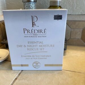 Prédiré Paris Essential Day & Night Moisture Rescue Set - White and Gold